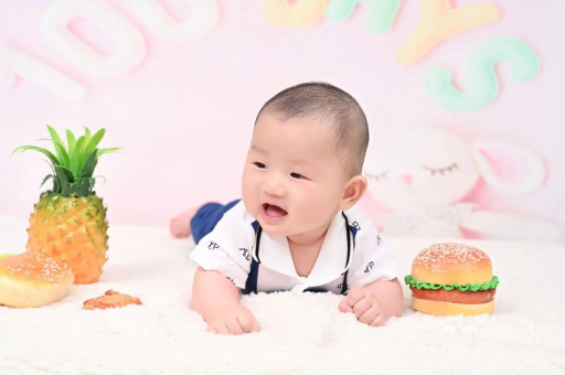 鹤岗宝宝在妈妈肚子里